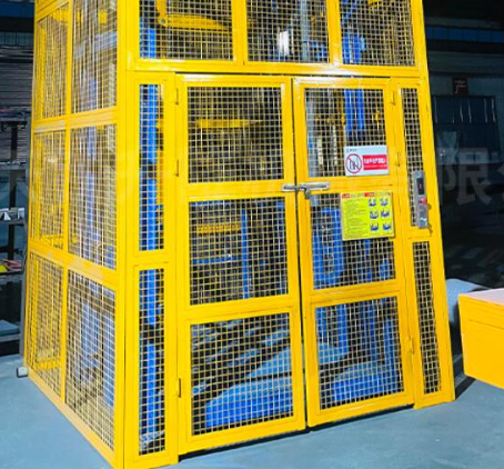 西盟货梯可以安装在室外吗